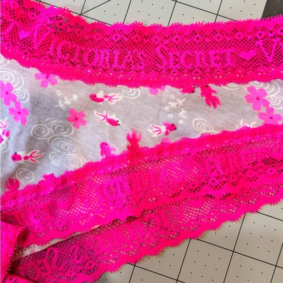 NWOT Victoria Secret Cheeky Hipster Low rise set of 4 Size M - Picture 10 of 10